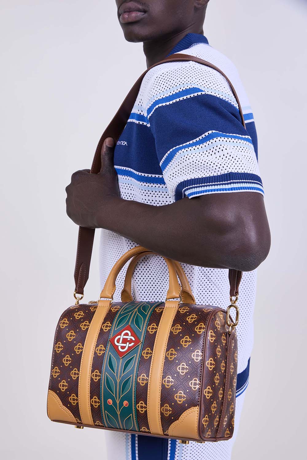 תמונת כל הלוק של תיק נשיאה מיני וויקנד